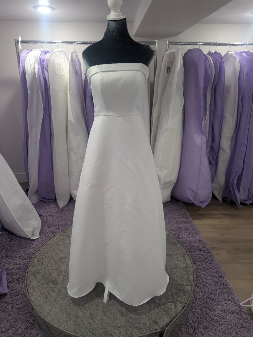 David's Bridal Strapless Wedding Gown Size 4 in White